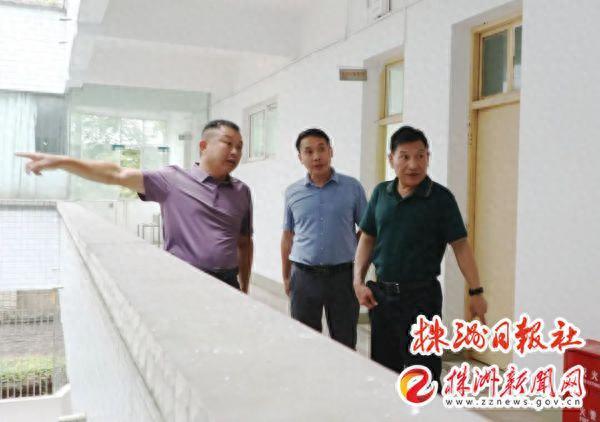 吴168体育 168体育官网安浩一行调研株洲市第四中学(图2)