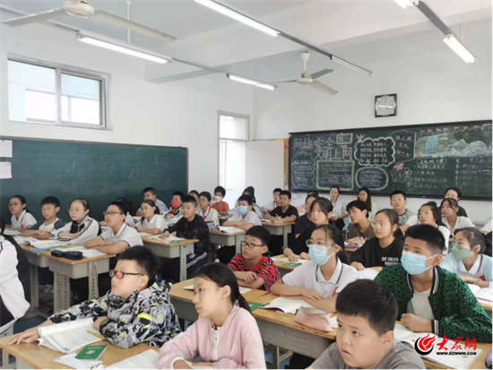 把脉课堂168体育赋能教学！潍城区教科院小学部教研员到潍城区青年路小学进行教学调研(图3)